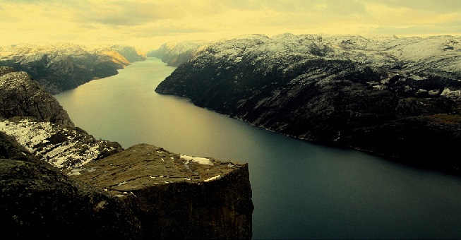 preikestolen_01_03_07_-_preikestolen_von_oben_1